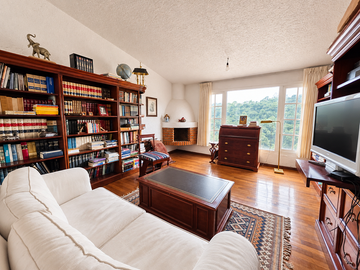 Casa en privada arbolada con vista al bosque, jardín  en Tarango
