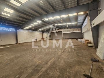 Renta de bodega sobre Ave, a unos minutos del Puerto Pesquero