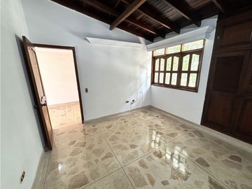 ARRIENDO CASA DE DOS NIVELES EN SABANETA - SAN JOSE