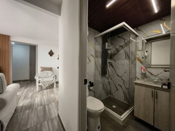 Se Vende PRIMER PISO con PATIO en Envigado, Camino Verde (JC) $ 578.000.000