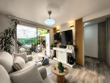 Se Vende PRIMER PISO con PATIO en Envigado, Camino Verde (JC) $ 578.000.000