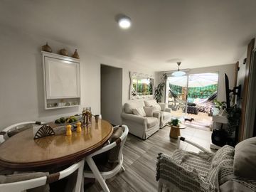 Se Vende PRIMER PISO con PATIO en Envigado, Camino Verde (JC) $ 578.000.000