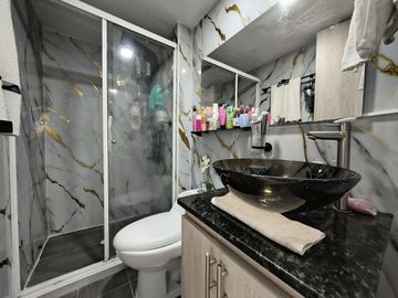 Se Vende PRIMER PISO con PATIO en Envigado, Camino Verde (JC) $ 578.000.000