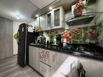 Se Vende PRIMER PISO con PATIO en Envigado, Camino Verde (JC) $ 578.000.000