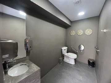 Alquiler Local Comercial en centro comercial en ciudad jardin, Sur