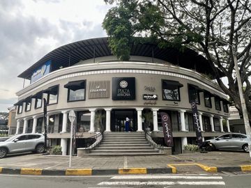 Alquiler Local Comercial en centro comercial en ciudad jardin, Sur