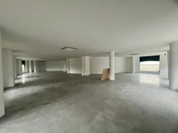 Alquiler Local Comercial en centro comercial en ciudad jardin, Sur