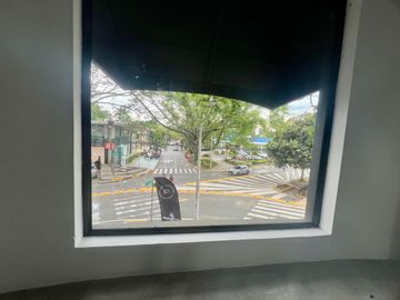 Alquiler Local Comercial en centro comercial en ciudad jardin, Sur