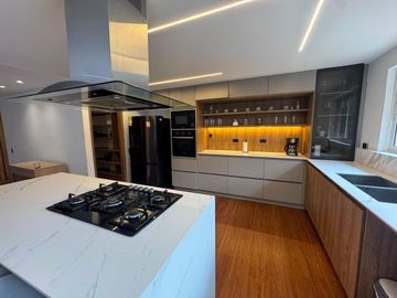 Casa En Arriendo Amoblada - Sector Escobero, Envigado