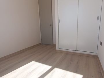 Av. Lomas de la Luz  (1 Est ) [3813-3]