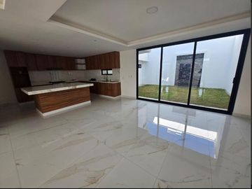 VENTA DE CASA EN RESIDENCIAL DIAMANTE EN METEPEC