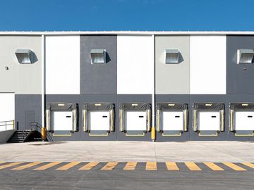 Bodega Industrial en Santa Rosa Jáuregui, Qro.de 17,371 m2 divisible a dos módulos y 11 andenes.