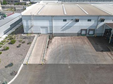 Bodega Industrial en Santa Rosa Jáuregui, Qro.  de 2,327 m2 con rociadores automáticos (sprinklers)