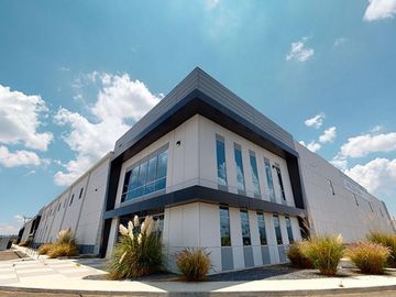 Bodega Industrial en San Miguel De Allende, Guanajuato. de 17,230 m2 con altura de 9.75 m.