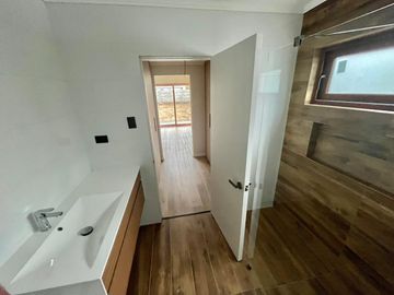 VENTA DE CASA NUEVA EN CONDOMINIO NOGALES, MACHALI