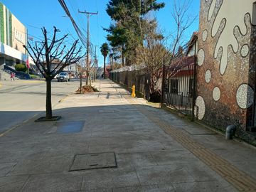 EXCELENTE LOCAL COMERCIAL EN ESQUINA ESTRATÉGICA DE VALDIVIA