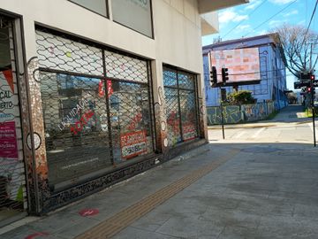 EXCELENTE LOCAL COMERCIAL EN ESQUINA ESTRATÉGICA DE VALDIVIA