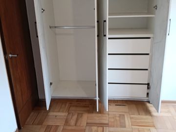 IMPECABLE DEPARTAMENTO SEGUNDO PISO, TRES DORMITORIOS