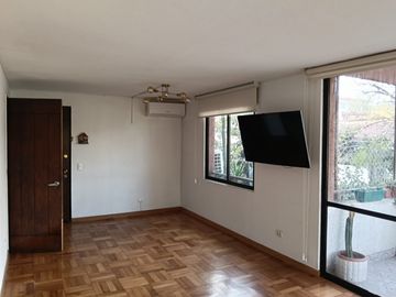 IMPECABLE DEPARTAMENTO SEGUNDO PISO, TRES DORMITORIOS