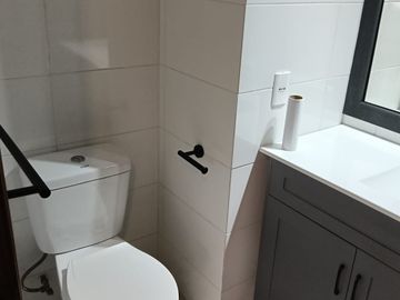 IMPECABLE DEPARTAMENTO SEGUNDO PISO, TRES DORMITORIOS