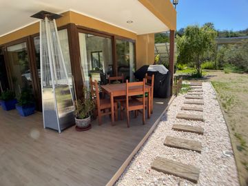 VENTA CASA AUTO SUSTENTABLE CON QUINCHO
