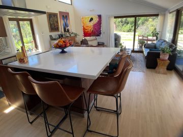 VENTA CASA AUTO SUSTENTABLE CON QUINCHO