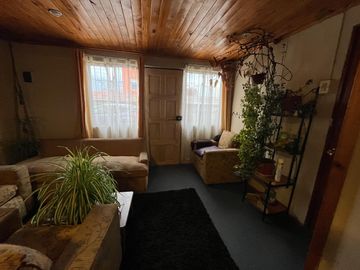 SE VENDE CASA SOLIDA CON PATIO DE FONDO