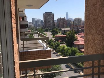 VIVE EN EL CORAZÓN DE LAS CONDES  A PASOS DEL METRO
