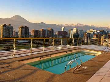VIVE EN EL CORAZÓN DE LAS CONDES  A PASOS DEL METRO