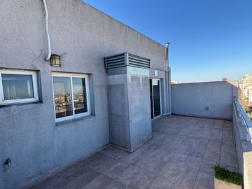 Venta 2 ambientes. Terraza y cochera