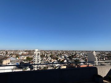 Venta 2 ambientes. Terraza y cochera