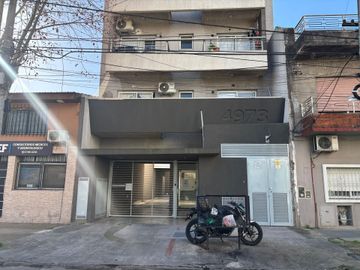Venta 2 ambientes. Terraza y cochera