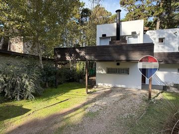 VENTA CASA TRES AMBIENTES EN MAR AZUL
