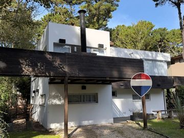 VENTA CASA TRES AMBIENTES EN MAR AZUL