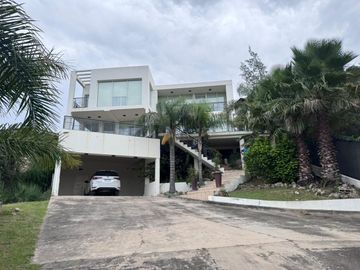VENTA CASA 3 HABITACIONES EN VILLA DEL LAGO