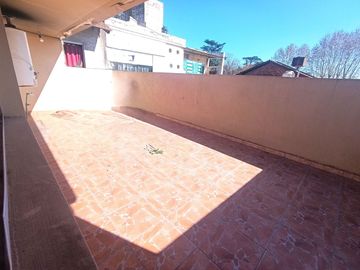 2 PH EN VENTA CON LOCAL EN MERLO