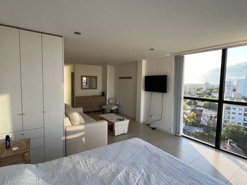 19 y 44-Pza Azcuénaga-Semipiso de categoría amoblado con terraza propia