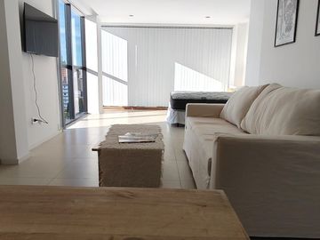 19 y 44-Pza Azcuénaga-Semipiso de categoría amoblado con terraza propia
