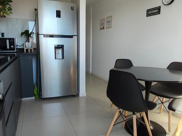 19 y 44-Pza Azcuénaga-Semipiso de categoría amoblado con terraza propia