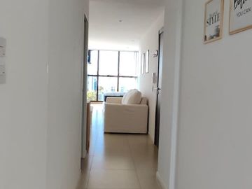 19 y 44-Pza Azcuénaga-Semipiso de categoría amoblado con terraza propia