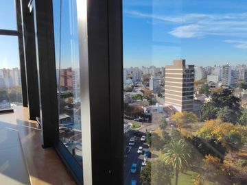 19 y 44-Pza Azcuénaga-Semipiso de categoría amoblado con terraza propia