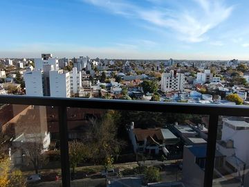 19 y 44-Pza Azcuénaga-Semipiso de categoría amoblado con terraza propia