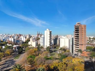 19 y 44-Pza Azcuénaga-Semipiso de categoría amoblado con terraza propia
