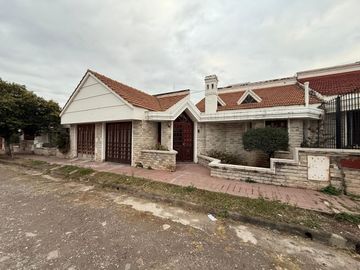 VENTA CASA 3 DORM -194 m² - B° ALTE BROWN - JUJUY