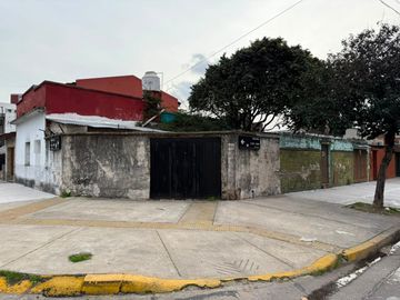 ¡VENTA! Casa esquina, 2 unidades, a refaccionar o demoler – Villa Lugano