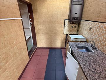 ¡VENTA! Casa esquina, 2 unidades, a refaccionar o demoler – Villa Lugano