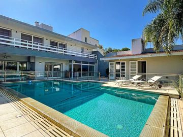VENTA CASA 6 AMBIENTES VILLA SARMIENTO PILETA