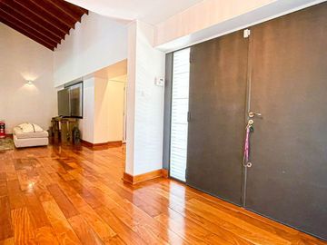 VENTA CASA 6 AMBIENTES VILLA SARMIENTO PILETA