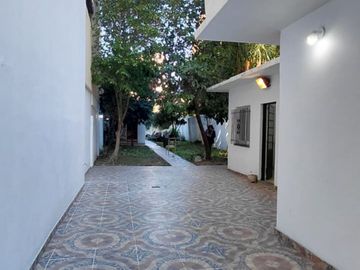 5 Amb CASA Jardin Quincho Cochera VENTA FLORES