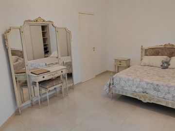 5 Amb CASA Jardin Quincho Cochera VENTA FLORES